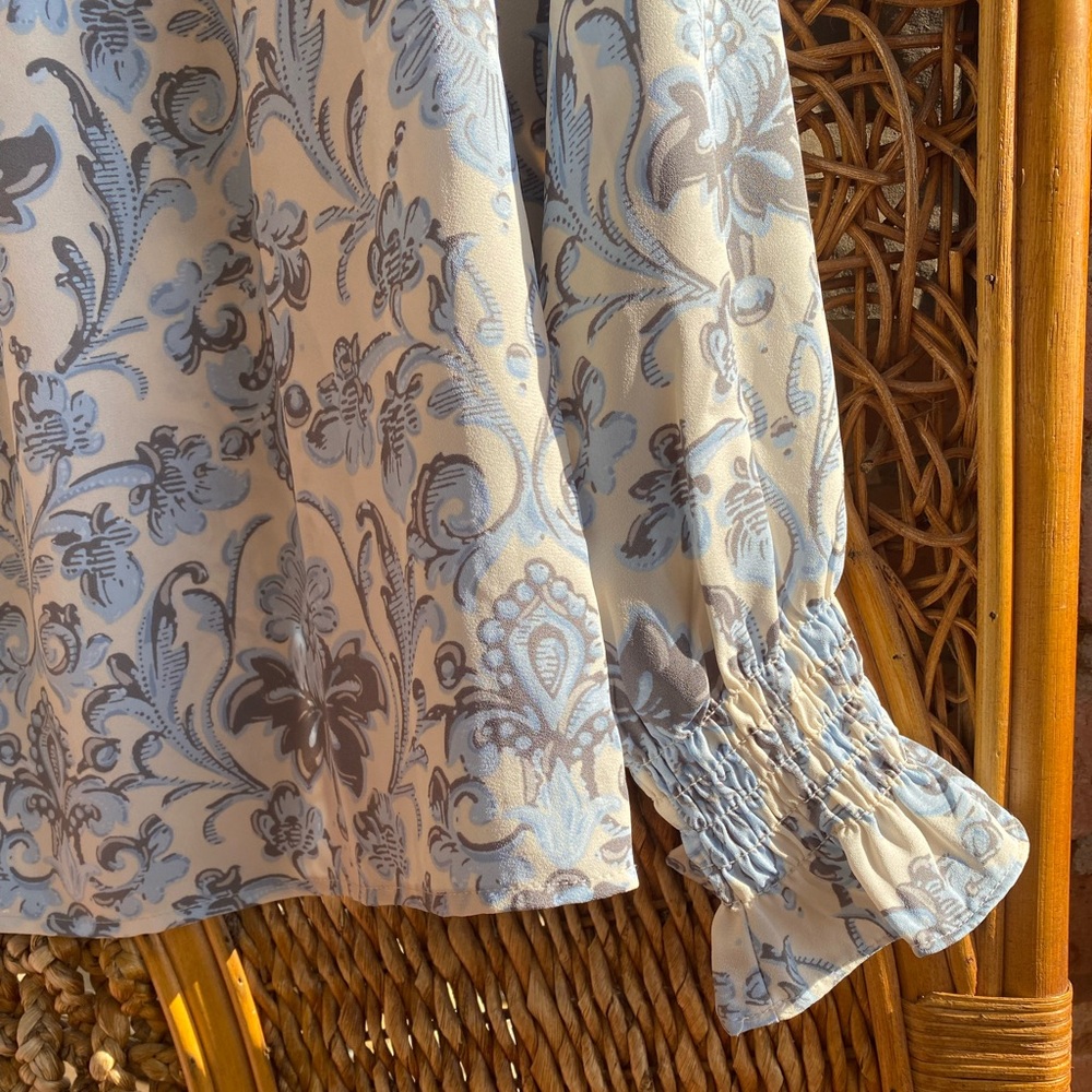 LOFT  Whimsical Vintage Print Blouse Long-sleeve Like New Beautiful - Picture 3 of 12